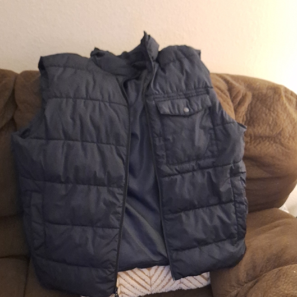 Old Navy Men's Navy Puffer Vest